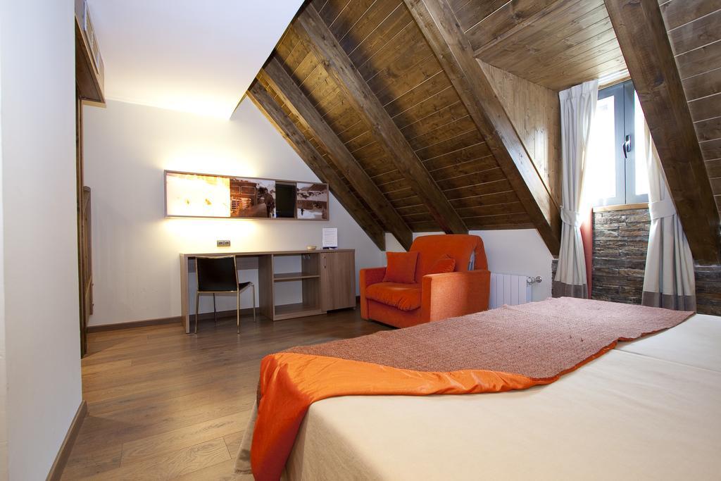 Nubahotel Vielha Phòng bức ảnh